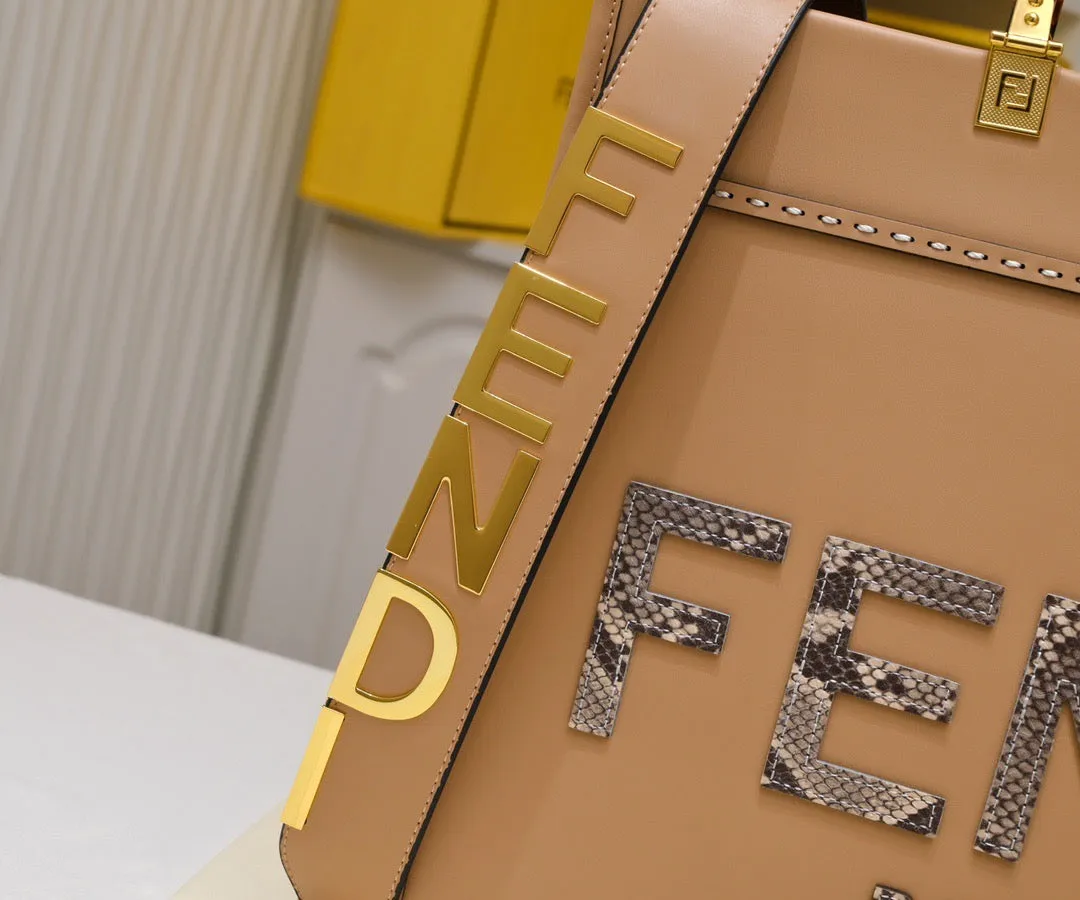 FF220 Fendi Sunshine Medium / 13.7x12.2x6.7inch